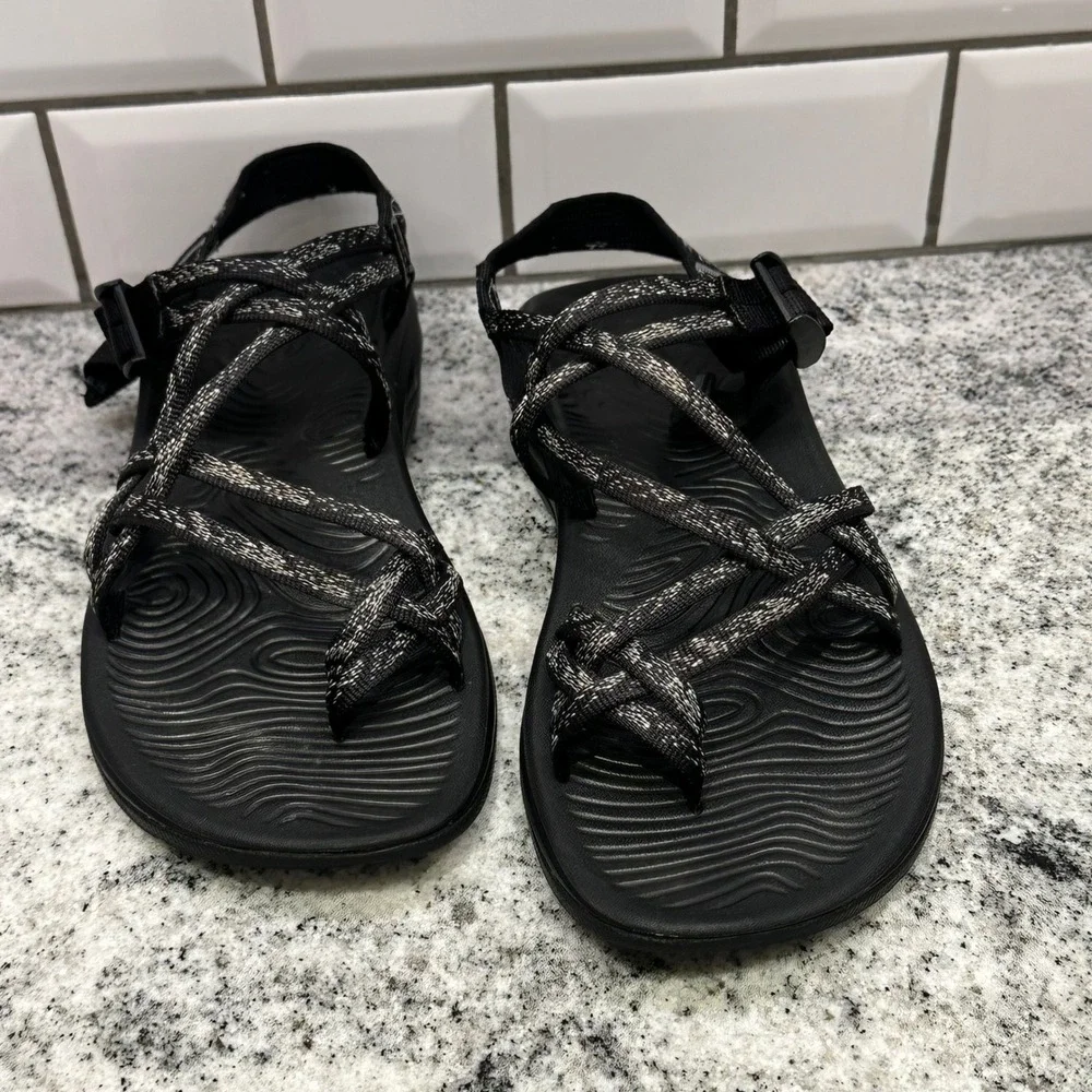 Chaco Womens 10 Z/Cloud X2‎ Sandals Black Strappy Toe Loop Hiking Gorpcore